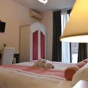 Residenza Del Turista Bed & Breakfast Aeroporto di Catania Fontana Rossa
