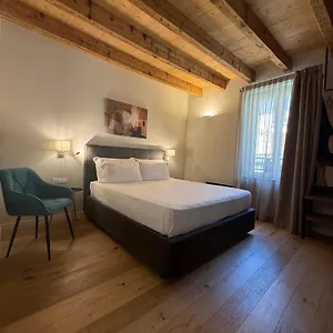 Malvezzi24 Boutique , Desenzano del Garda Italia
